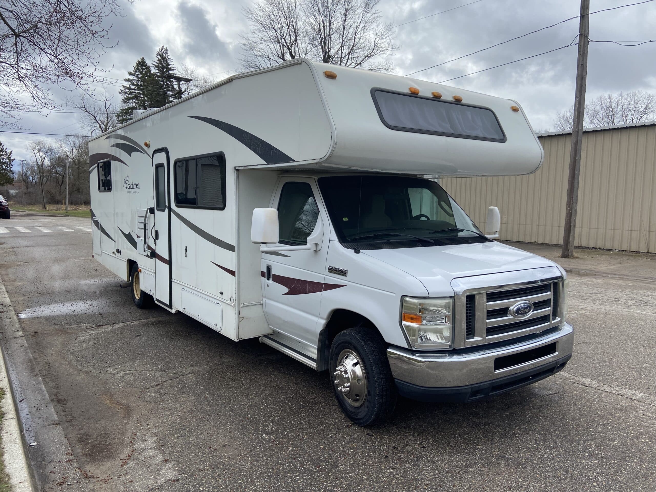 Featured image for “2011 E450-Ford Coachmen 30′ Motorhome”