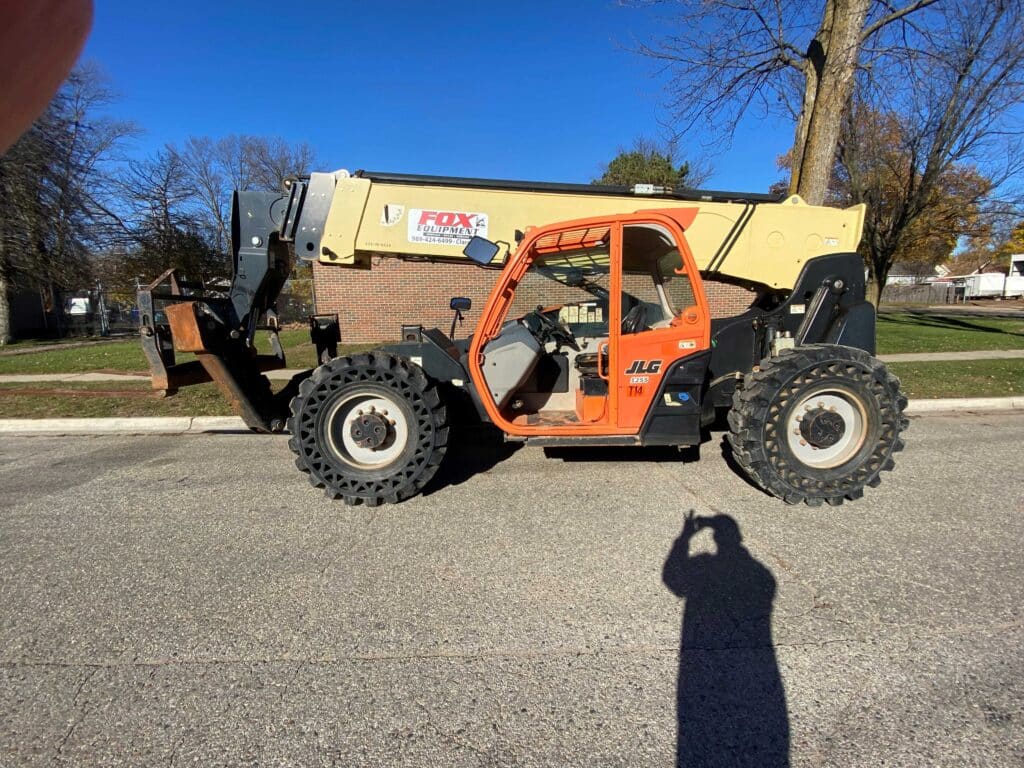 Q1 | Fox Equipment Rentals in Clare, MI