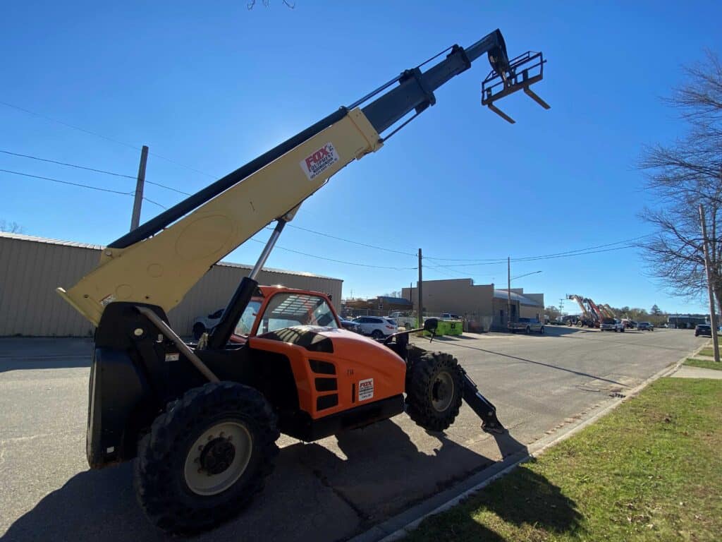 Q6 | Fox Equipment Rentals in Clare, MI