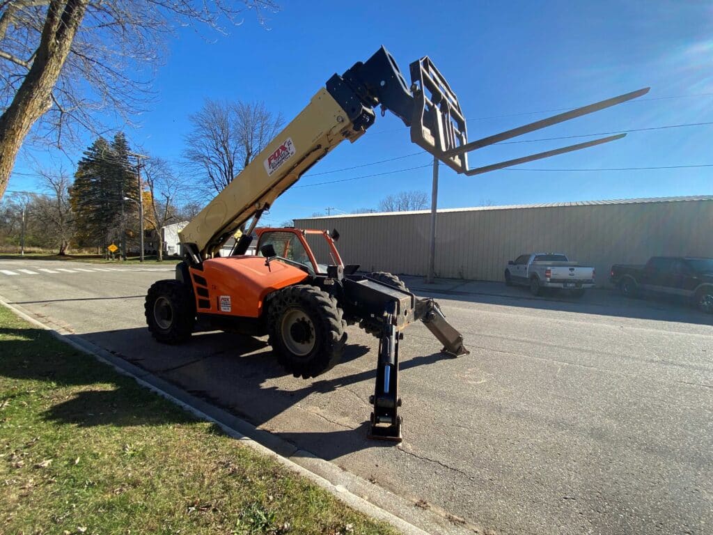 Q9 | Fox Equipment Rentals in Clare, MI